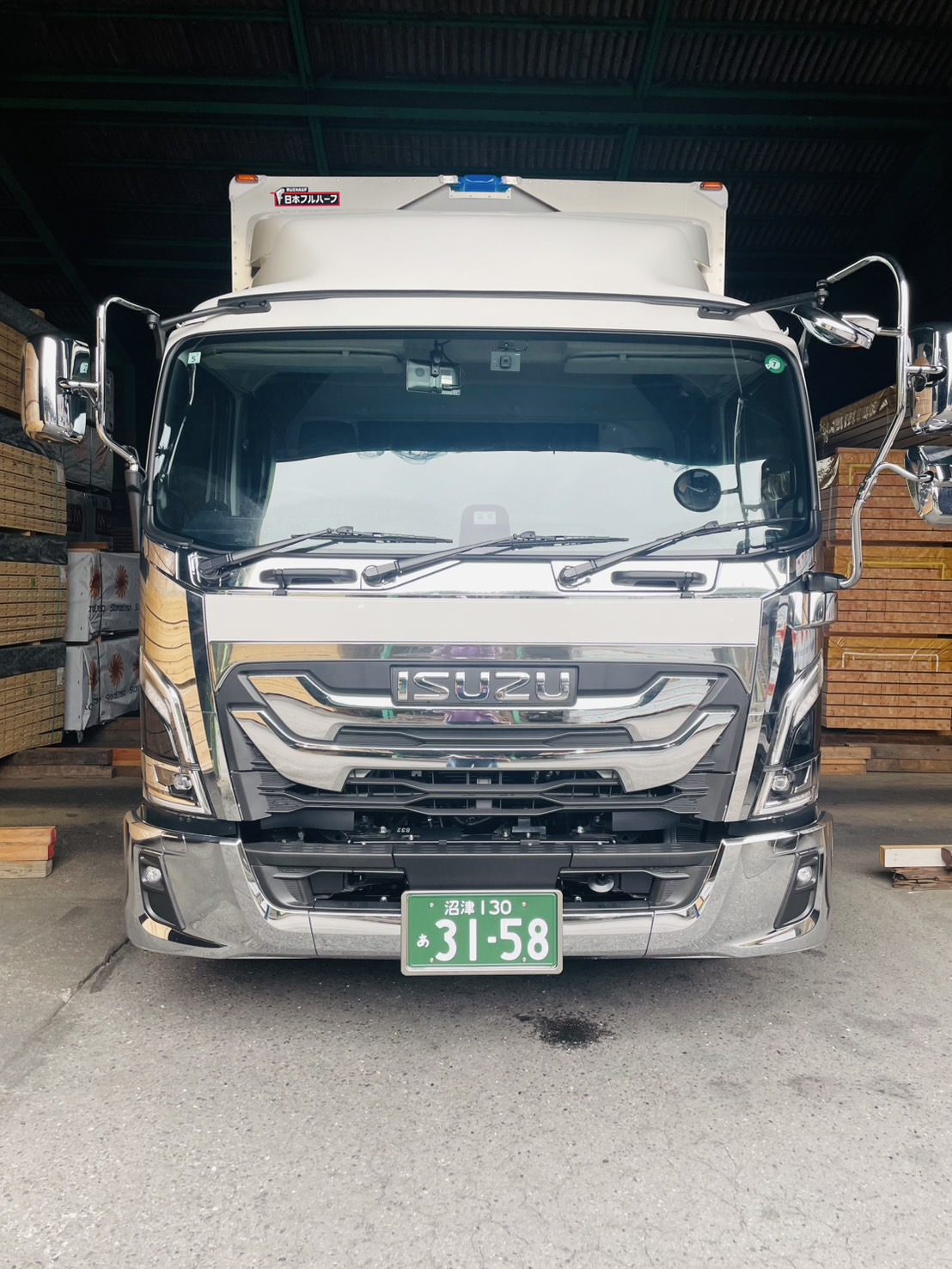 新車納車しました - 有限会社 渡邉運輸